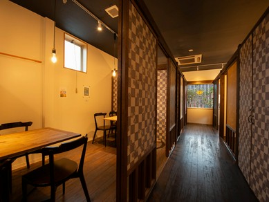 佐賀産の物にこだわりのある料理を囲んで盛り上がる歓送迎会