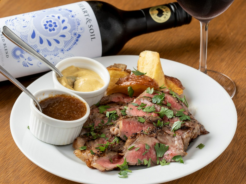 20種ワイン飲み比べも楽しめる飲み放題も好評