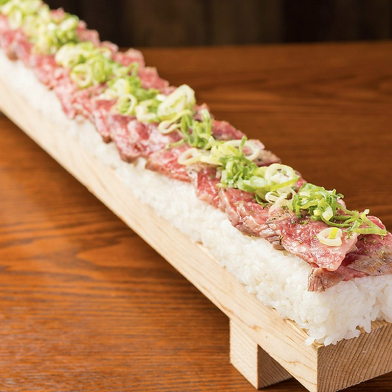 ネギ塩タンの炙り肉寿司