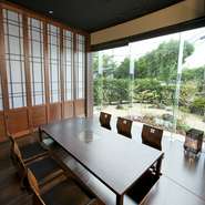 ゆったりとした雰囲気の掘りごたつの個室は、ファミリー、デート、接待などさまざまな用途でご利用いただけます。