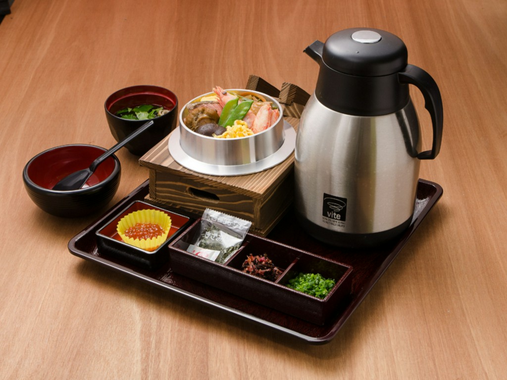 炊き立ての釜めしがご自宅でお召し上がりいただけます。