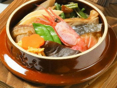 陶器の釜で、アツアツの釜めしをテイクアウトできます。