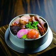 恵庭えこりん村産の放牧豚「こな雪とんとん」を柔らかく角煮にしました。肉の旨味でご飯がどんどんすすんでしまいます。箸が止まりません。