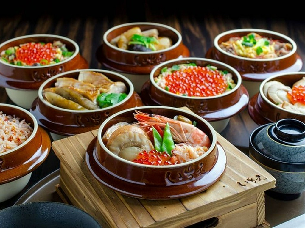 店頭ではお土産など用にしばれ釜めしも販売しております。