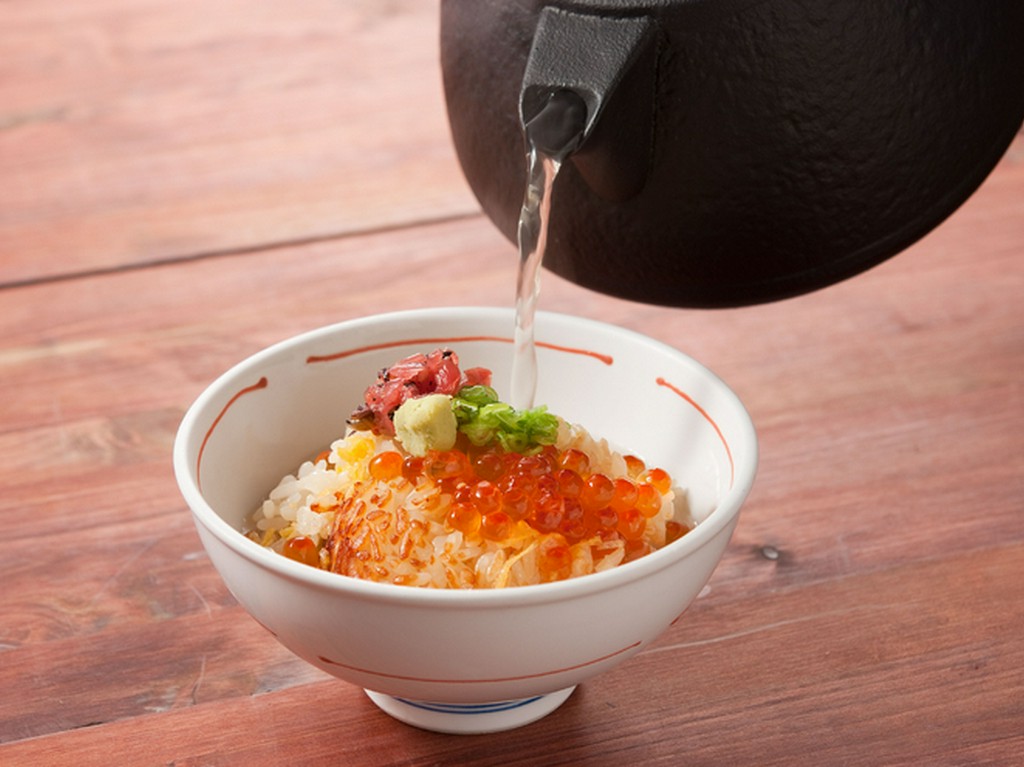 釜めしは最後にはお出汁をかけてお茶漬けのようにいただけます