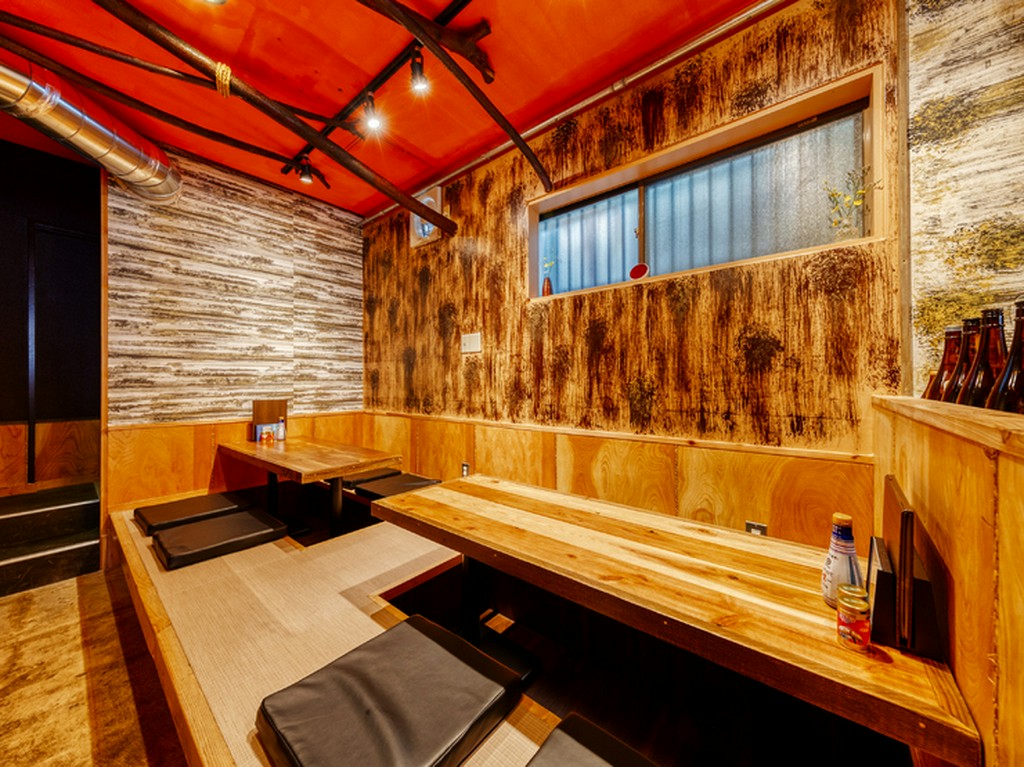 掘りごたつタイプの小上がり座敷で、子ども連れも安心