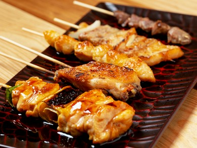 店内で串打ちしたこだわり焼き鳥『串盛り合わせ（5本）』