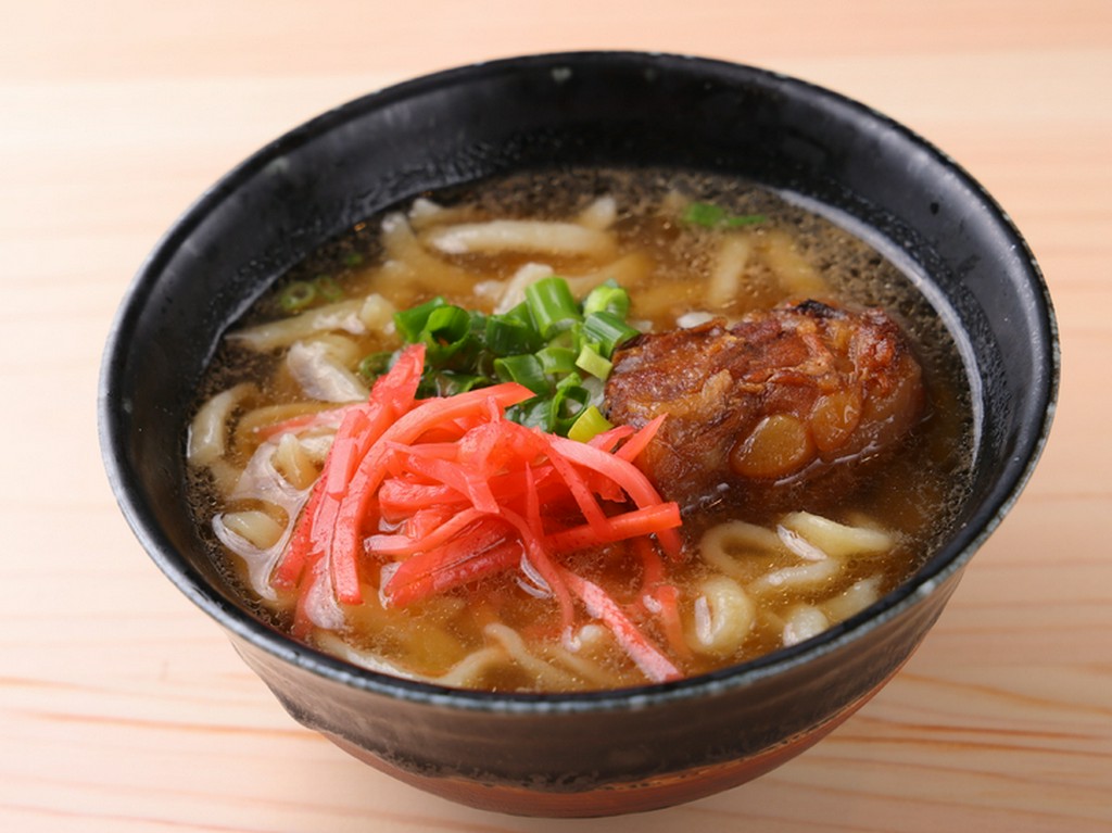 沖縄の味を関東風にアレンジ『ソーキそば』