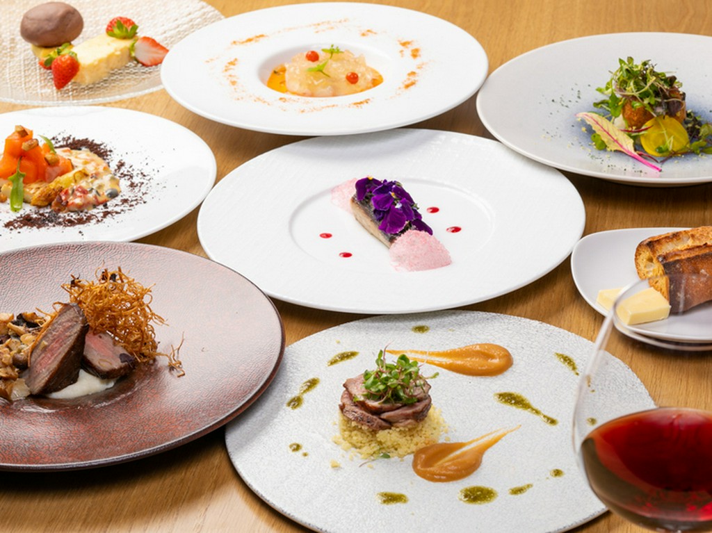 旬食材を吟味し、季節の香りが皿に舞う独創的なフレンチを披露