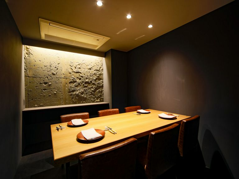 記念日の食事、接待や会食、お顔合わせなどに最適な個室を用意