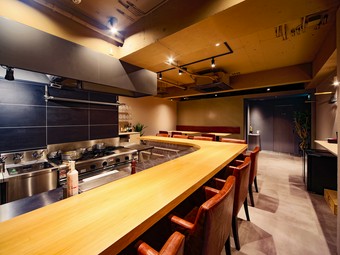 新しさと驚き、美味しさがつまる多彩な皿を楽しめる！