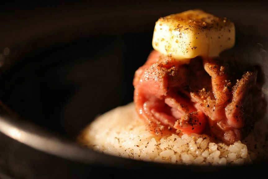 石焼鍋のにんにくバターご飯