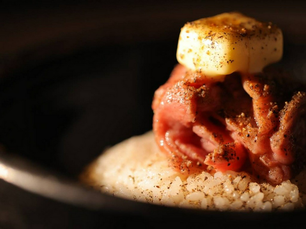 石焼鍋のにんにくバターご飯