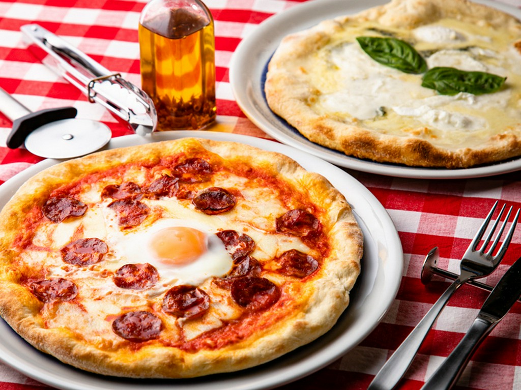 ピッツア職人が焼き上げる、本場のピッツァを存分に