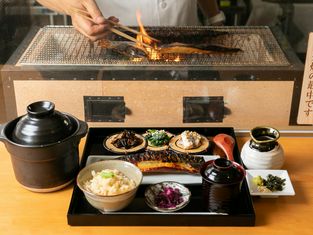 솥밥과 절임생선구이 에이라쿠
