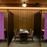 大事なご接待やランチミーティング、お顔合わせにもご利用いただけます。
※完全個室は、コースご利用の方を優先的にご案内となります。ご利用条件に付きましてはお問い合わせください。