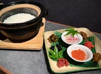 土鍋でふっくら炊き上げたこしひかりを更に美味しくいただくご飯のお供8種盛り合わせ。