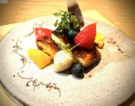 濃厚なバスクチーズに、アクセントで塩麹と柚子を加え、清涼感と塩味で引き締め仕上げたTHE WASHINN【元祖】の特製甘味です。