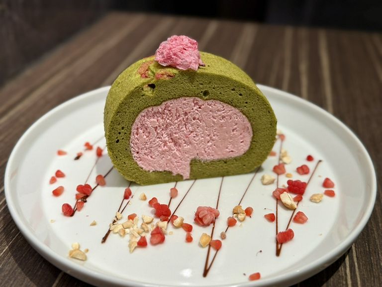 季節のロールケーキ