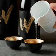 90ml 1,425円
1合　2,850円

上越・竹田酒造
新潟で生まれた酒米「越淡麗」を使用。グラスに注ぐと香りが実に華やかで、口に含むと丸みのある芳醇な香りや米の旨み、華やかな味わいが広がります。