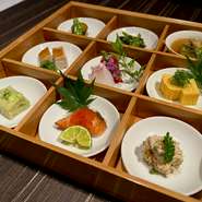 ■THE WASHIN9種箱
ご飯、汁物、香の物、小鉢付き

