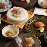 大切なお集まり・ご接待・ご会食におすすめでございます。
旬の食材を使ったお料理をご堪能ください。