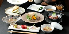 大切なお集まり・ご接待・ご会食におすすめでございます。
旬の食材を使ったお料理をご堪能ください。