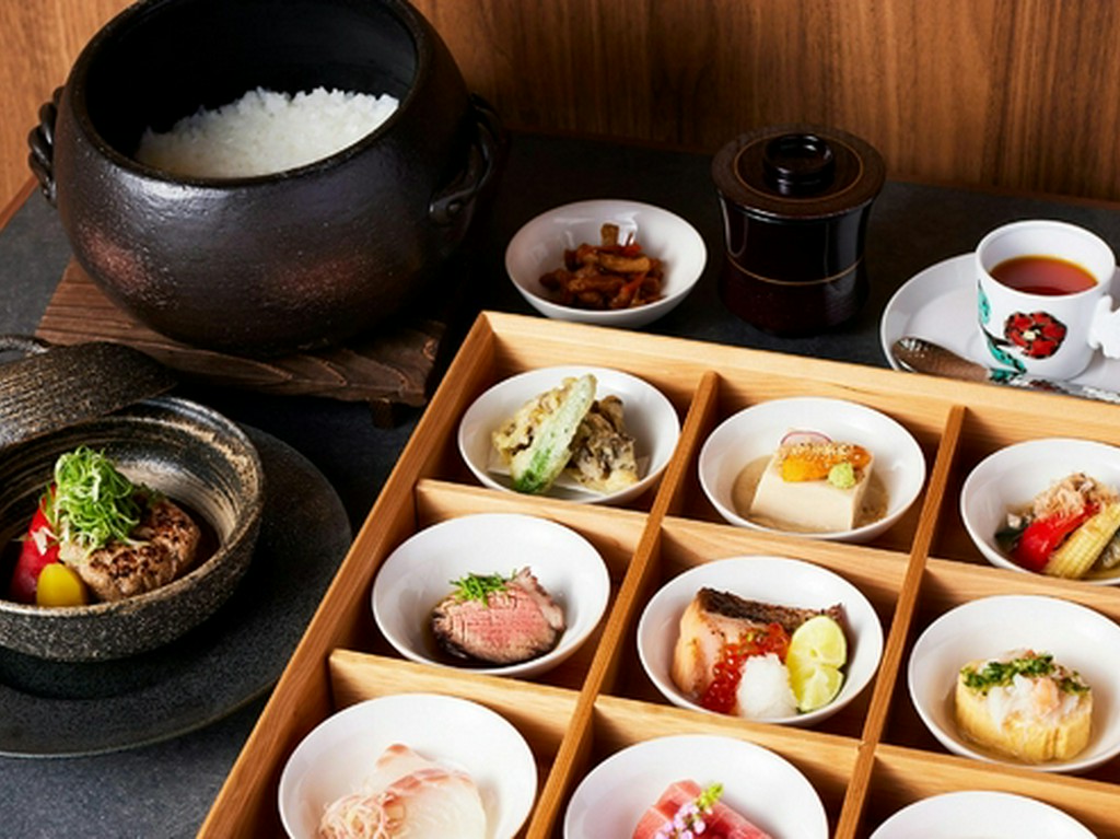 大切なお集まり・ご接待・ご会食におすすめでございます。
旬の食材を使ったお料理をご堪能ください。