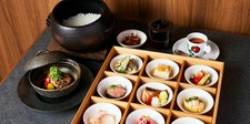 THE WASHIN9種箱、新潟県産こしひかりを使用した選べる土鍋飯が愉しめるランチコースでございます。