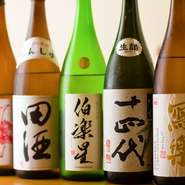 東北のものをメインに、さまざまなお酒を取り揃え。日本酒に一番こだわっており、季節によって取り扱うものが異なります。及川さん自身がお酒好きなため、「おまかせ」でオーダーするのもオススメです。