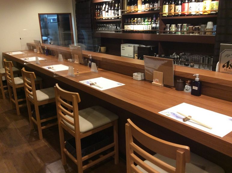 静けさが心地いい空間。記念日などのディナーにもピッタリ