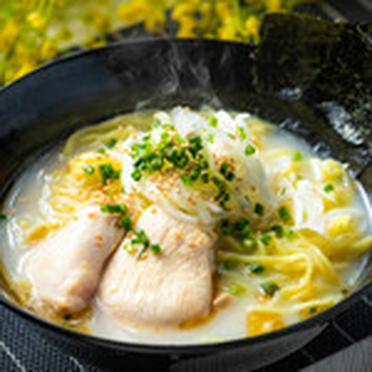 〆に食べたい！濃厚鶏白湯スープがたまらない！『濃厚鶏白湯ラーメン』
