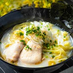 〆に食べたい！濃厚鶏白湯スープがたまらない！『濃厚鶏白湯ラーメン』
