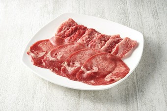 タンとカルビ、両方の良いとこ取りで大満足『牛タン塩扇屋カルビ定食』