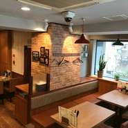 元祖バリテバ二度揚げでパリッとした味わいは、ちょっと濃いめの醤油ダレと相性バツグン。手羽先サミット金賞受賞の大人気商品です。NEWバリテバ一度揚げならではのふっくらジュシーな仕上がりで、軽やかな味わい