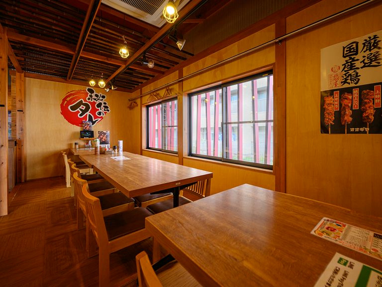 こだわりぬいた秘伝の「タレ」と「塩」を求め、集まる人々