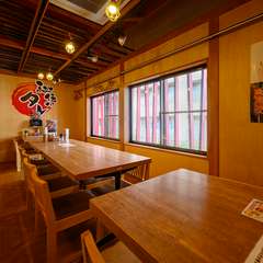 こだわりぬいた秘伝の「タレ」と「塩」を求め、集まる人々