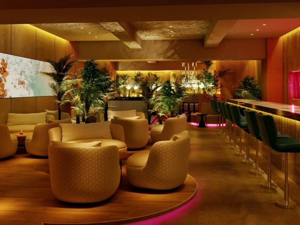 全席56席　内観全体