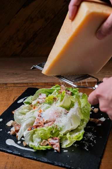 厚切りベーコンのシーザーサラダ