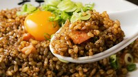 秘伝のブラックソースで味をつけたガッツリ炒飯♪飲みの〆でも、お食事でも最高です！