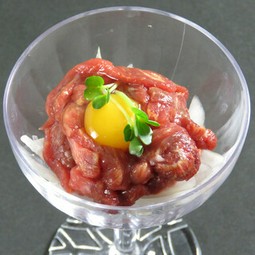 お客様大絶賛!!お通しでユッケが出てくるお店を実現！