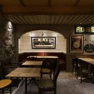 ゆったりと落ち着ける広々とした店内。
デートやパーティーに最適なコースも各種ご用意しております。