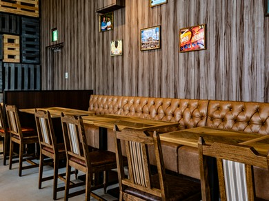 おしゃれで明るい店内でお食事をお楽しみ下さい