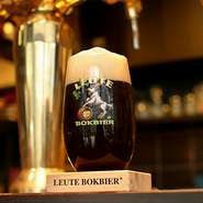 自社直輸入のベルギービールは、樽生で常時6種類をご用意。コンスタントに銘柄の入れ替えを行っているので、ご来店の度に新しい味をお愉しみいただけます。