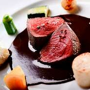 デート利用も大人気です。本格的な料理の数々と、料理にあったドリンクをお楽しみください。

