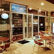 ゆったりと落ち着ける広々とした店内。デートやパーティーに最適なコースも各種用意しております。