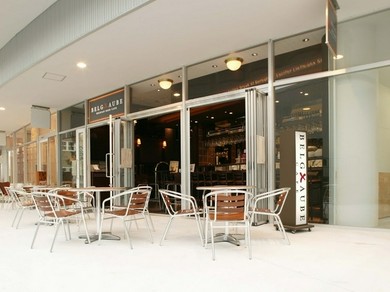 おしゃれで明るい店内でお食事をお楽しみ下さい