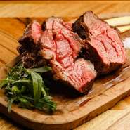 ※オープン～17時45分と20時15分以降に予約を変更頂くと2時間飲み放題コースを500円引きでご利用頂けます。
※仕入れ状況により、コース内容に変更の場合がございます。
※人数が揃っていない場合でも、飲み放題の開始はご予約時間の開始と同じにさせて頂きます。
※混み合っている場合はお席を2時間制とさせて頂く場合がございます（2.5時間、3時間コースを除く）。
※滞在可能時間は2時間