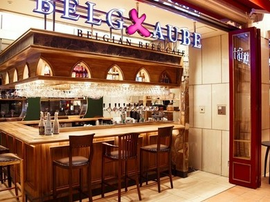 おしゃれで明るい店内でお食事をお楽しみ下さい