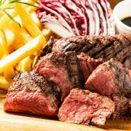 こだわりの素材をふんだんに使用した料理を、存分に堪能できるコース料理が多数用意されています。さらに、飲み放題付きもありながら、手頃価格なのも嬉しいポイント。